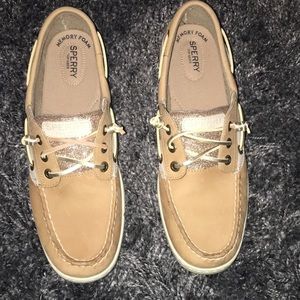 Sperry size 9.5 great condition, minimal wear.